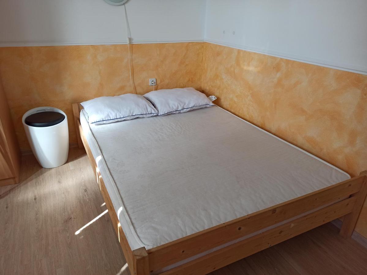Anikó Apartmanház Balatonfoldvar Exterior foto