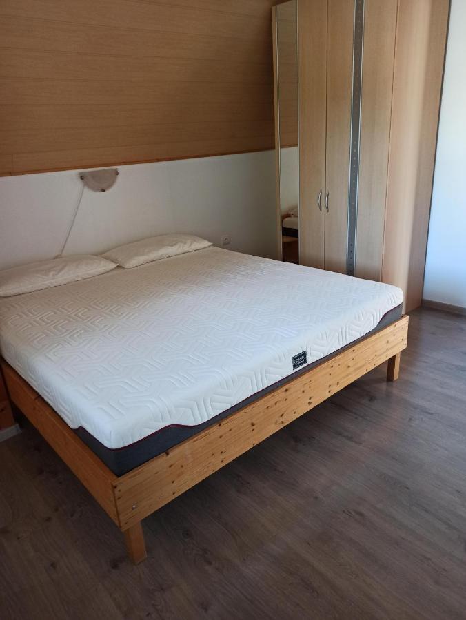 Anikó Apartmanház Balatonfoldvar Exterior foto