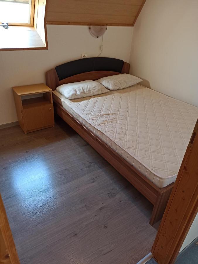 Anikó Apartmanház Balatonfoldvar Exterior foto