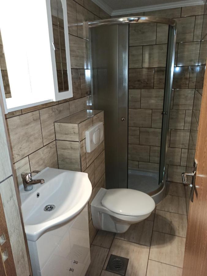 Anikó Apartmanház Balatonfoldvar Exterior foto