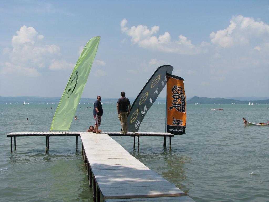 Anikó Apartmanház Balatonfoldvar Exterior foto