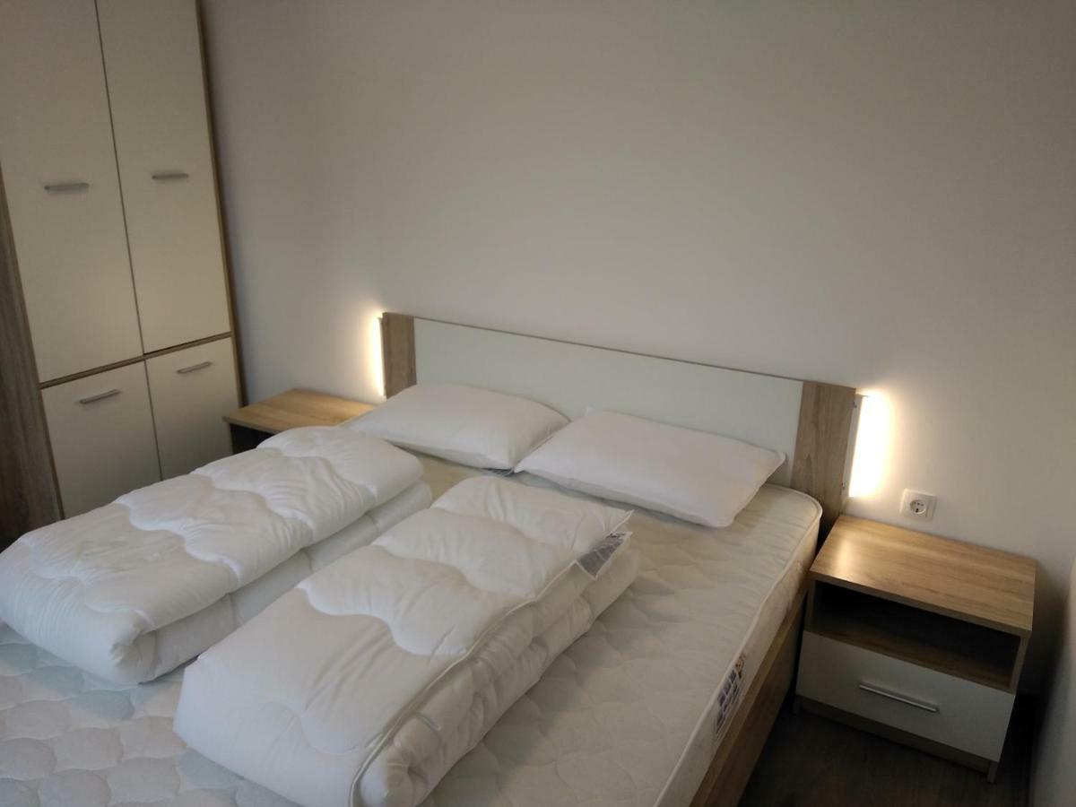 Anikó Apartmanház Balatonfoldvar Exterior foto